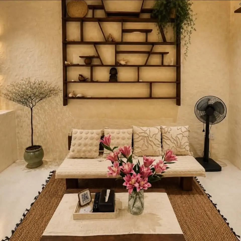 Phòng khách ấm cúng tại Nhà Síu Síu homestay sát biển Mũi Né